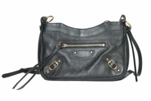 Faux sac Balenciaga : Où vérifier le N° de Série