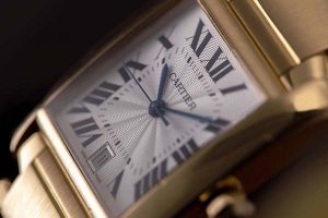La montre, un accessoire d’élégance chez la femme